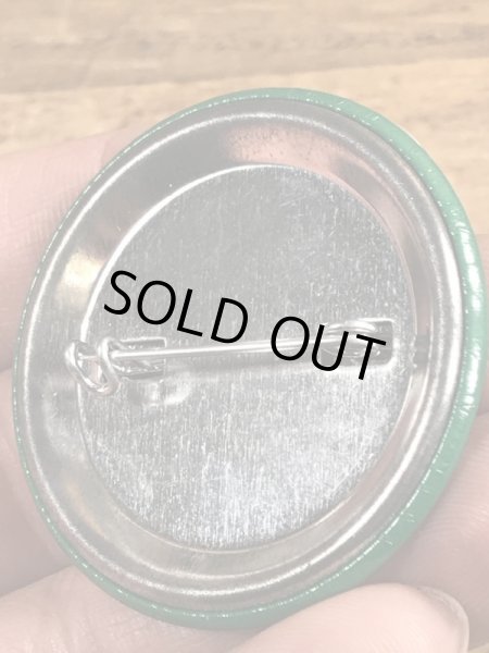 80年代頃のHe Knows When You're On Drugs.のメッセージが書かれたビンテージの缶バッジ