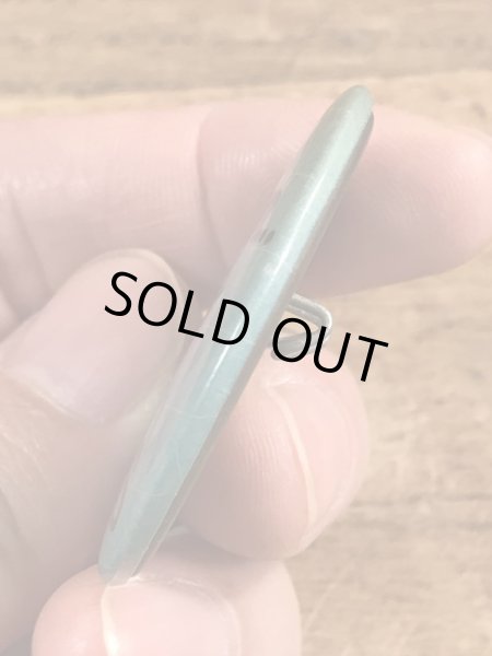 80年代頃のSo Many Men...So Few With Brainsのメッセージが書かれたヴィンテージの缶バッチ