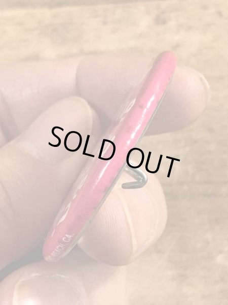 80年代頃のHow Can I Love You If You Won't Lie Down?のメッセージが書かれたヴィンテージの缶バッチ