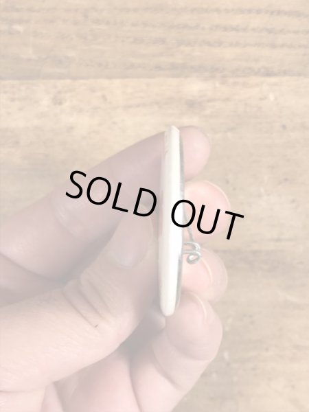 80年代頃のOutrageously Buns Bodaciousのメッセージが書かれたヴィンテージの缶バッチ