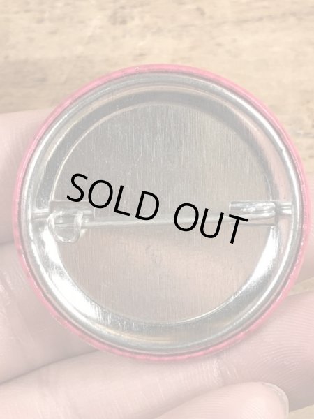 80'sのHow Can I Love You If You Won't Lie Down?のメッセージが書かれたビンテージの缶バッジ