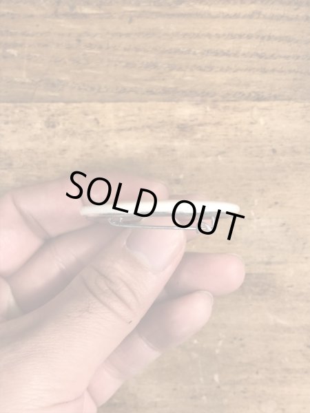 80'sのOutrageously Buns Bodaciousのメッセージが書かれたビンテージの缶バッジ