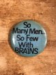 80年代頃のSo Many Men...So Few With Brainsのメッセージが書かれたヴィンテージの缶バッチ