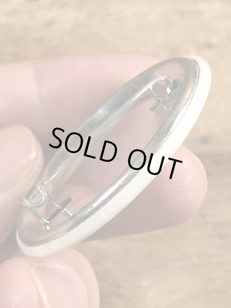 80'sのOutrageously Buns Bodaciousのメッセージが書かれたビンテージの缶バッジ