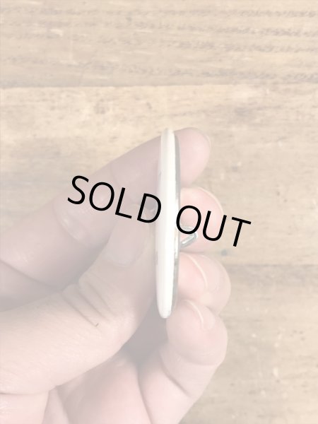 80年代頃のToday's A Bitchのメッセージが書かれたヴィンテージの缶バッチ