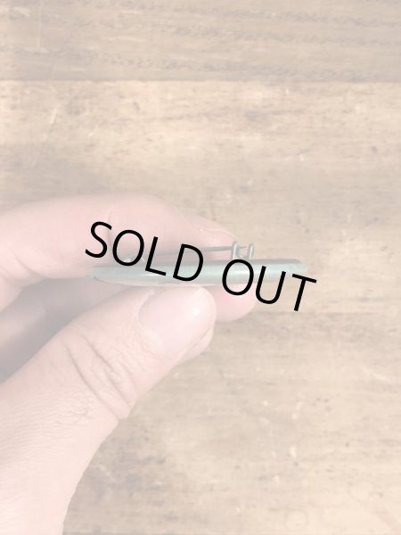 80'sのSo Many Men...So Few With Brainsのメッセージが書かれたビンテージの缶バッジ