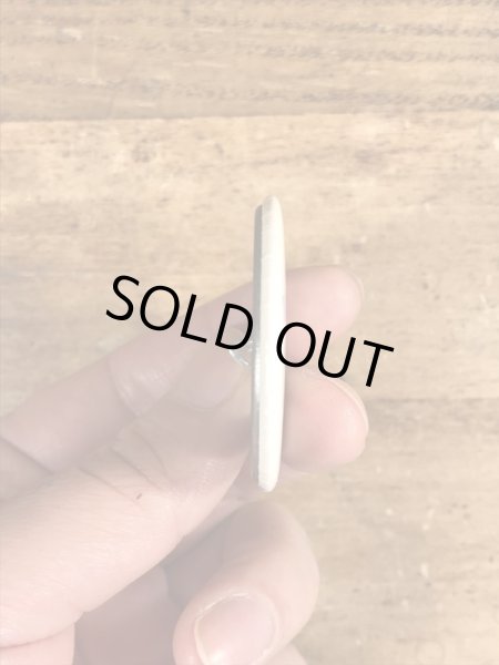 80年代頃のToday's A Bitchのメッセージが書かれたヴィンテージの缶バッチ