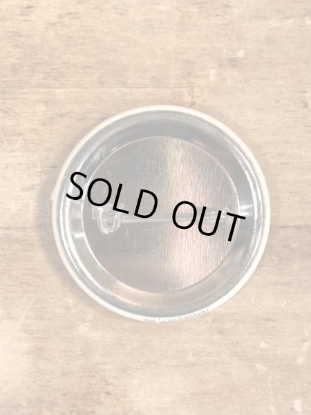 80'sのサンドラボイントンのイラストが描かれたヴィンテージの缶バッチ