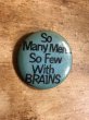 80年代頃のSo Many Men...So Few With Brainsのメッセージが書かれたヴィンテージの缶バッチ