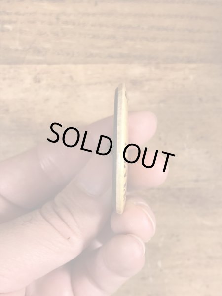 70年代頃のNever Have A Nice Dayのメッセージが書かれたビンテージの缶バッジ