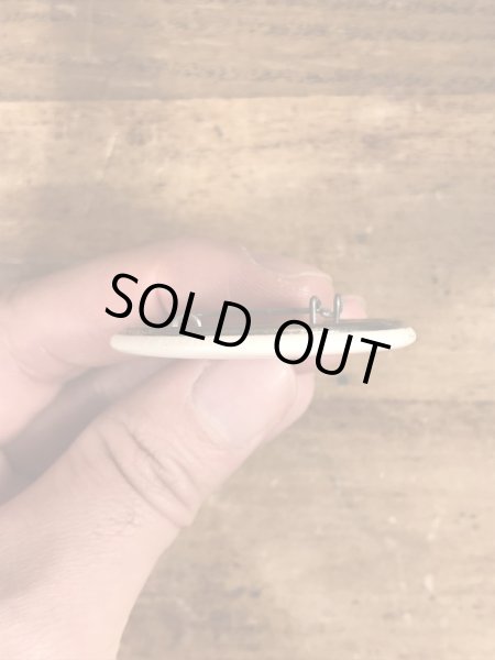 80'sのサンドラボイントンのイラストが描かれたヴィンテージの缶バッチ