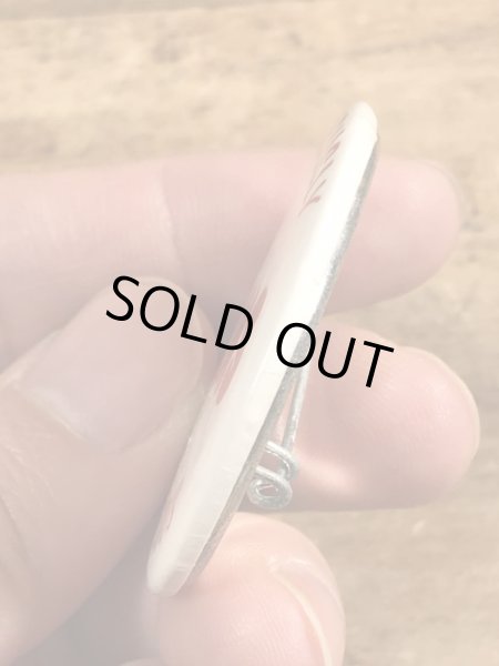 80年代頃のOutrageously Buns Bodaciousのメッセージが書かれたヴィンテージの缶バッチ