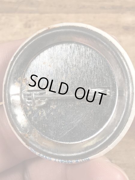 80年代頃のToday's A Bitchのメッセージが書かれたヴィンテージの缶バッチ