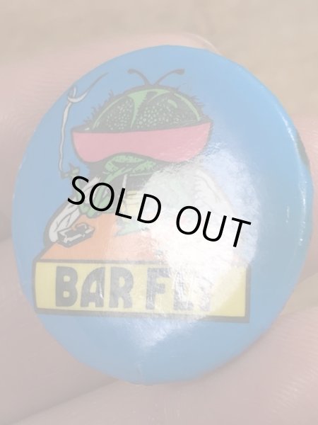 80'sのBar Flyのメッセージが書かれたヴィンテージの缶バッチ