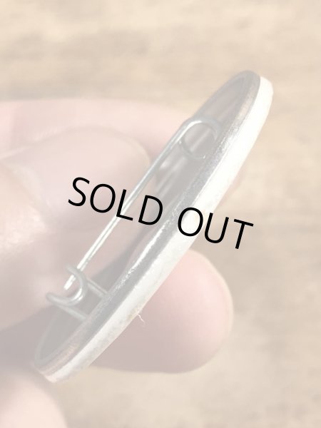 80'sのSanta Lives!のメッセージが書かれたビンテージの缶バッジ