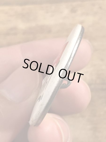 80年代頃のSanta Lives!のメッセージが書かれたヴィンテージの缶バッチ