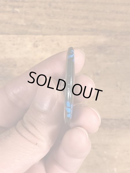 80年代頃のPiss Me Off, Pay The Consequencesのメッセージが書かれたビンテージの缶バッジ