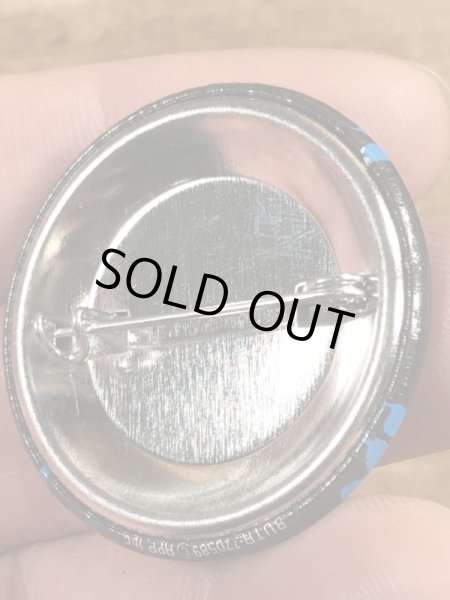 80年代頃のPiss Me Off, Pay The Consequencesのメッセージが書かれたビンテージの缶バッジ