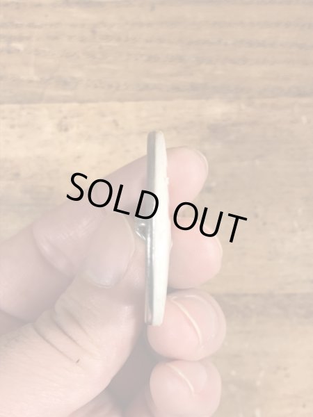 80年代頃のSanta Lives!のメッセージが書かれたヴィンテージの缶バッチ