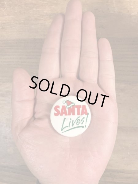 80年代頃のSanta Lives!のメッセージが書かれたヴィンテージの缶バッチ