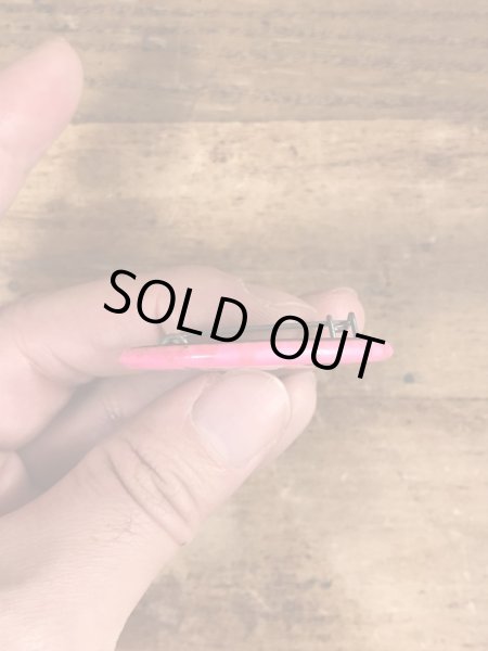 80'sのWho The Hell Invited You?のメッセージが書かれたビンテージの缶バッジ