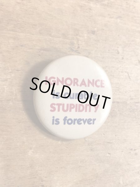 80年代頃のIgnorance Is Curable Stupidity Is Foreverのメッセージが書かれたヴィンテージの缶バッチ