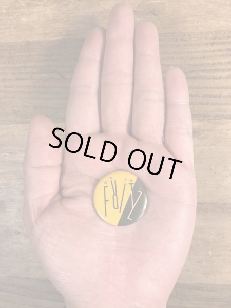 80年代頃のOn The Fritzのメッセージが書かれたヴィンテージの缶バッチ