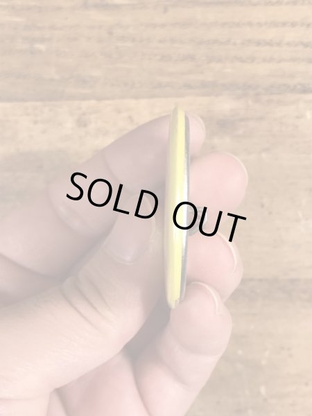 80年代頃のKeep Smiling...のメッセージが書かれたビンテージの缶バッジ