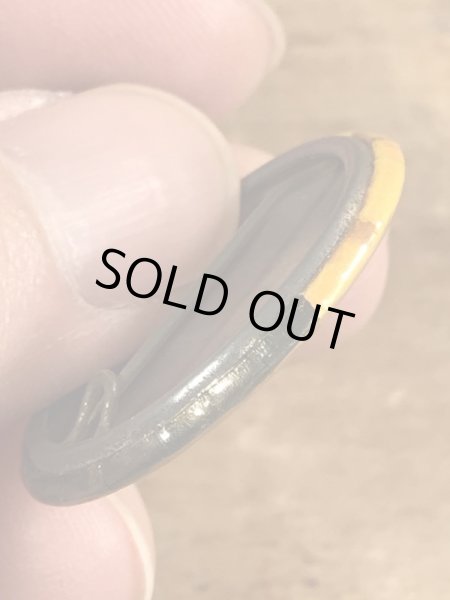 80'sのOn The Fritzのメッセージが書かれたビンテージの缶バッジ