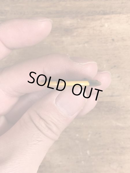 80'sのOn The Fritzのメッセージが書かれたビンテージの缶バッジ