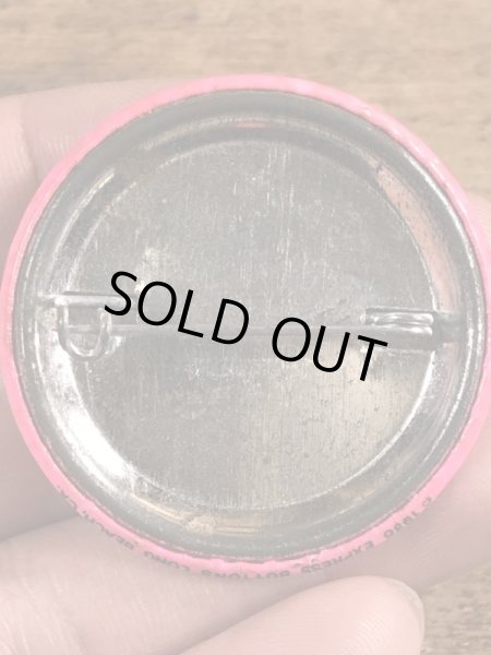 80'sのWho The Hell Invited You?のメッセージが書かれたビンテージの缶バッジ