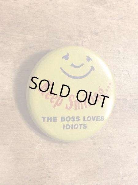 80年代頃のKeep Smiling...のメッセージが書かれたビンテージの缶バッジ