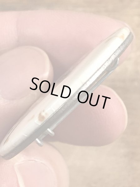 80年代頃のBirthdays Are A Bitch!のメッセージが書かれたビンテージの缶バッジ