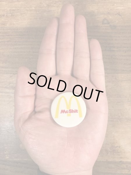 80年代頃のMc Shitのメッセージが書かれたビンテージの缶バッジ