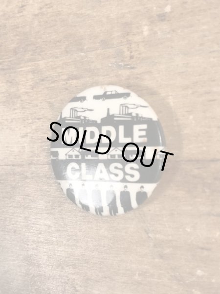 80'sのMiddle Classのメッセージが書かれたヴィンテージの缶バッチ