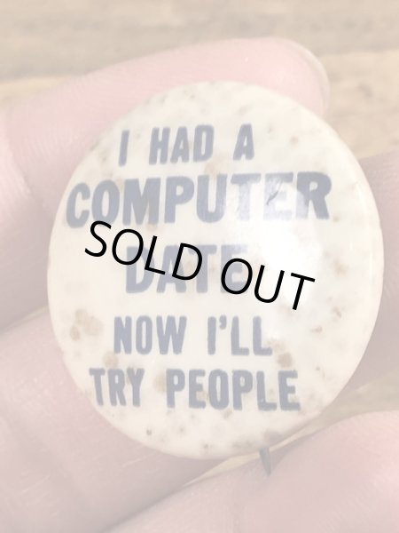 60~70'sのI Had A Computer Date Now I'll Try Peopleのメッセージが書かれたヴィンテージの缶バッチ