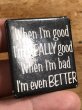 80年代頃のWhen I'm Good I'm Really Good...のメッセージが書かれたヴィンテージの缶バッチ