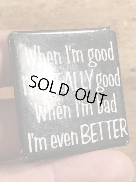 80年代頃のWhen I'm Good I'm Really Good...のメッセージが書かれたヴィンテージの缶バッチ