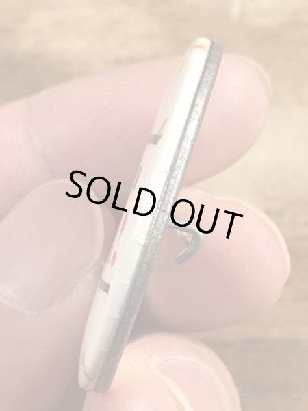 80年代頃のBirthdays Are A Bitch!のメッセージが書かれたビンテージの缶バッジ