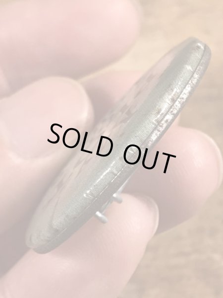 80年代頃のMy Plot Or Yours?のメッセージが書かれたビンテージの缶バッジ