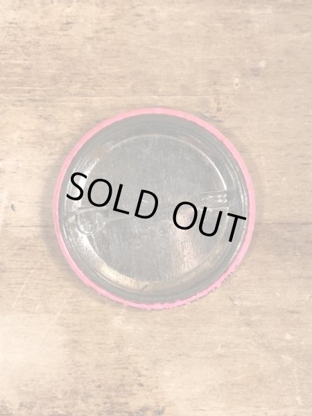 80'sのWho The Hell Invited You?のメッセージが書かれたビンテージの缶バッジ