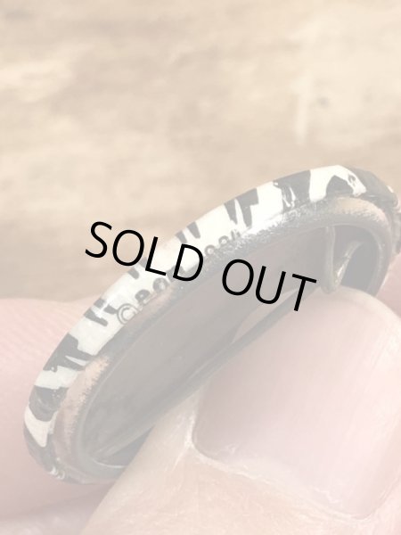 80'sのMiddle Classのメッセージが書かれたヴィンテージの缶バッチ