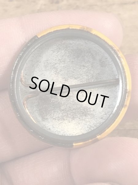 80'sのOn The Fritzのメッセージが書かれたビンテージの缶バッジ