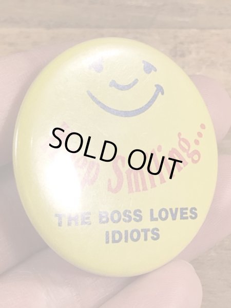 80年代頃のKeep Smiling...のメッセージが書かれたビンテージの缶バッジ