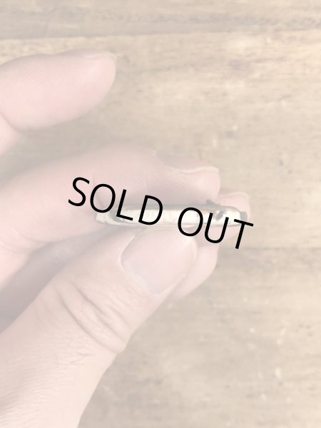 80'sのMiddle Classのメッセージが書かれたヴィンテージの缶バッチ