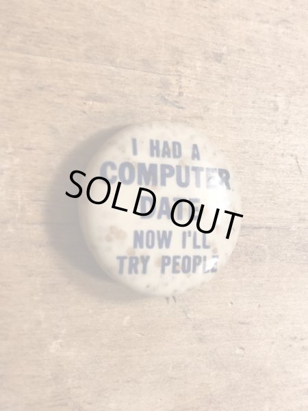 60~70年代頃のI Had A Computer Date Now I'll Try Peopleのメッセージが書かれたビンテージの缶バッジ