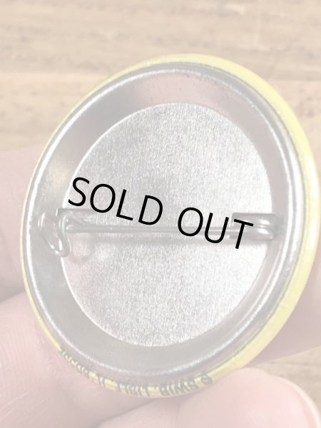 80年代頃のKeep Smiling...のメッセージが書かれたビンテージの缶バッジ