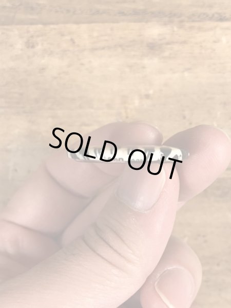 80'sのMiddle Classのメッセージが書かれたヴィンテージの缶バッチ