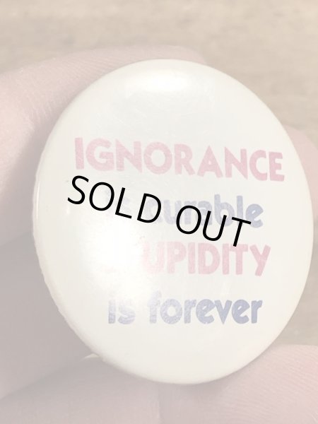 80年代頃のIgnorance Is Curable Stupidity Is Foreverのメッセージが書かれたヴィンテージの缶バッチ