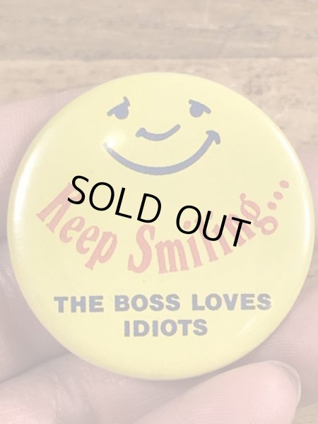 80年代頃のKeep Smiling...のメッセージが書かれたビンテージの缶バッジ